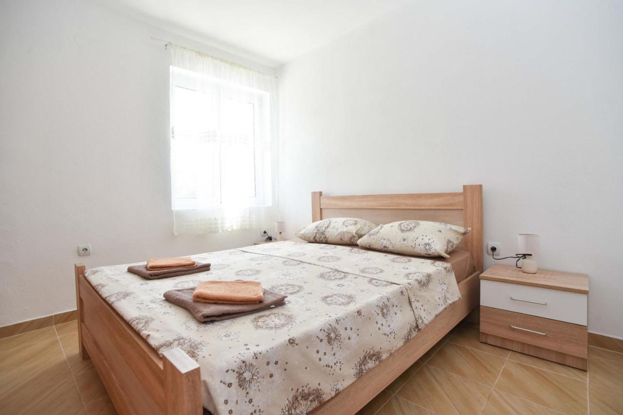 Apartment Ban *
